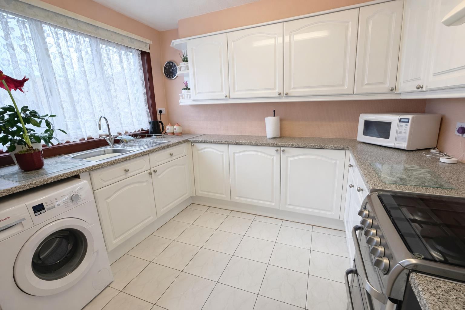 3 bed property in Twickenham Close, Beddington